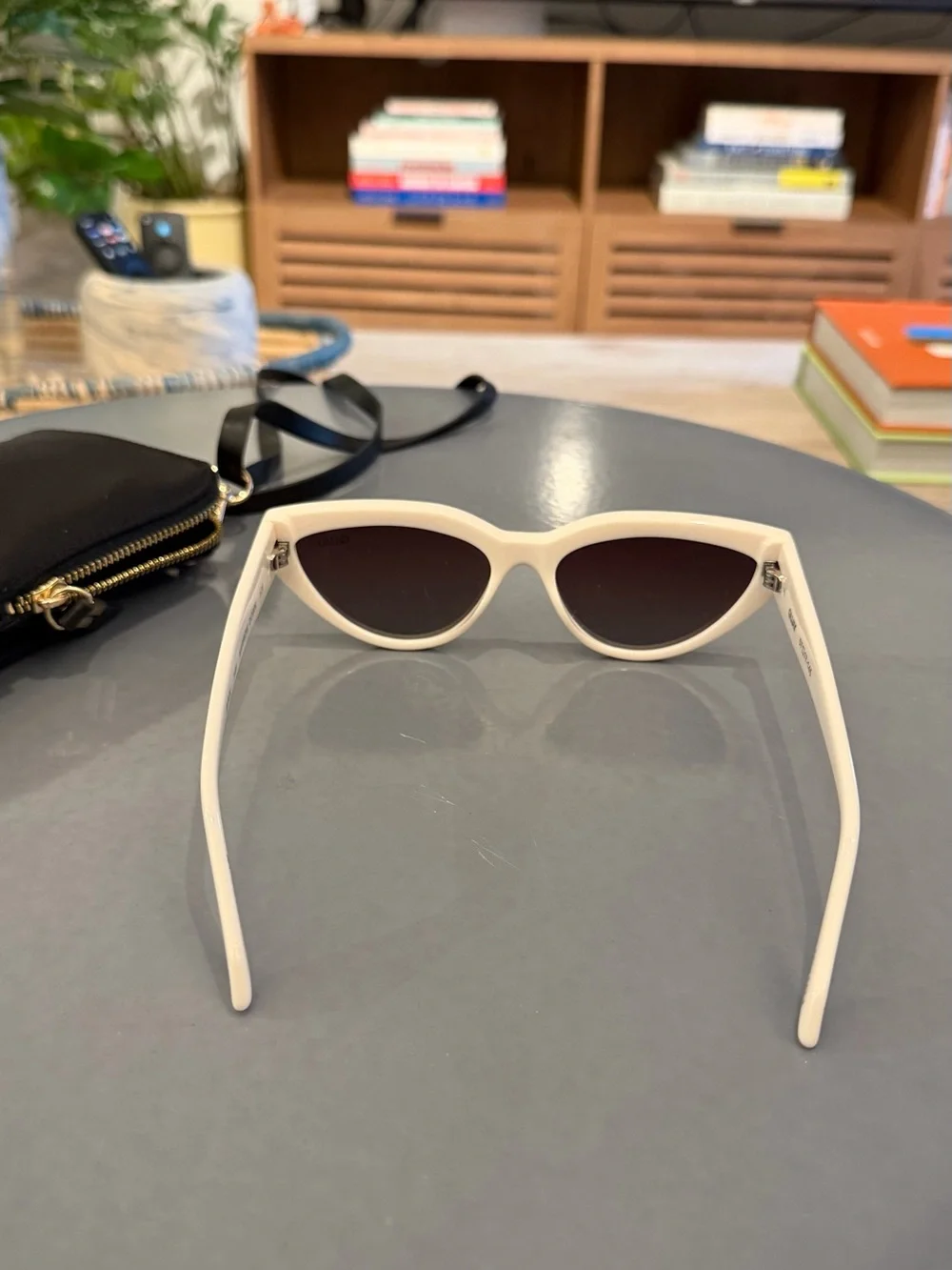 Quay Narrow Down Sunglasses - Bone
